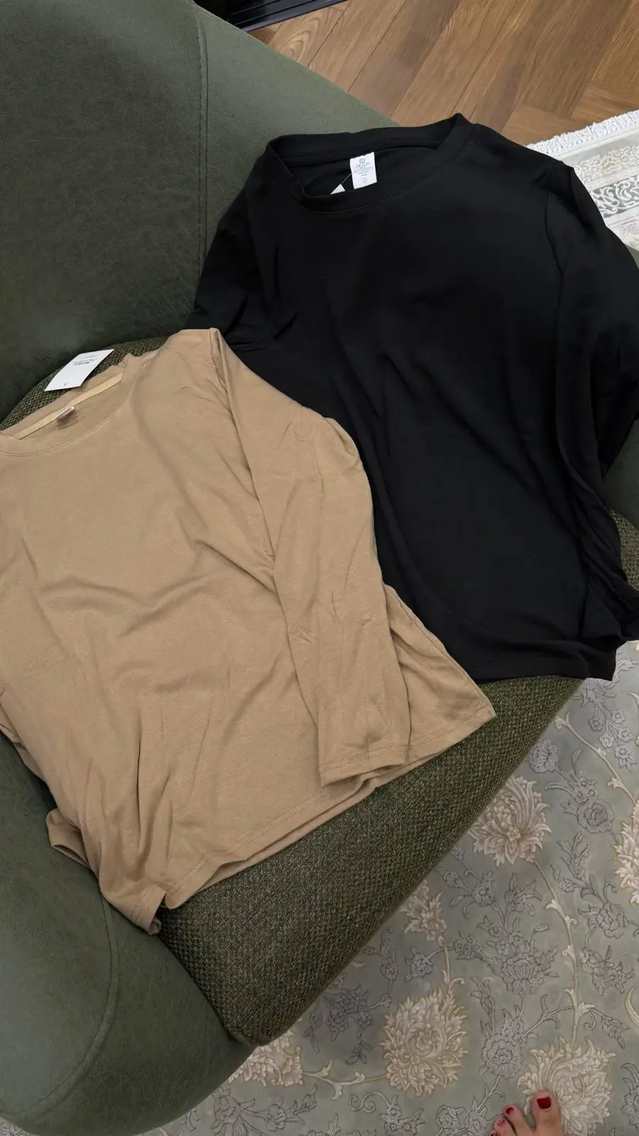 Basic Longsleeve — 2 / 3